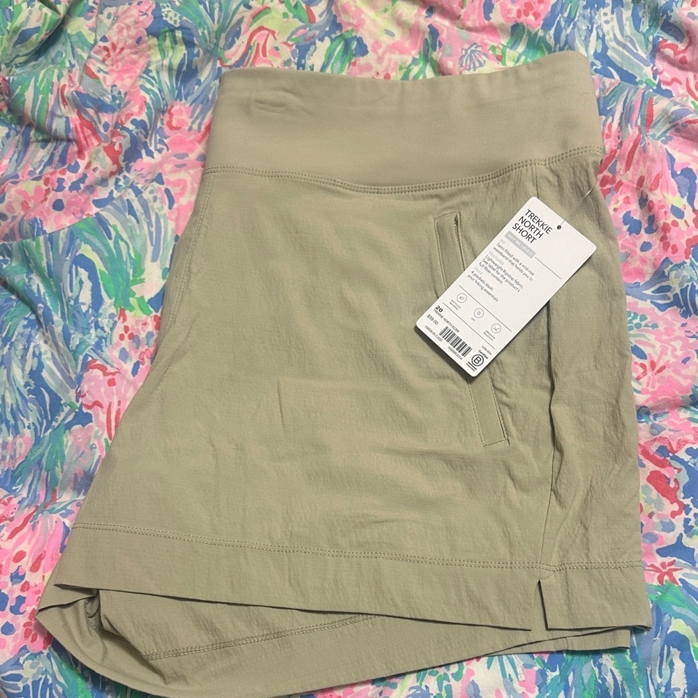 NWT Athleta Trekkie North Khaki Short size 20